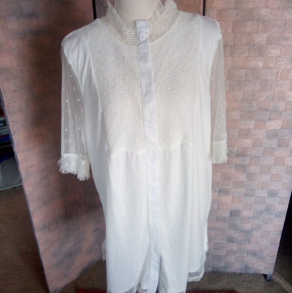 Suzanne Betro Size XL Ivory Lace Lined Top